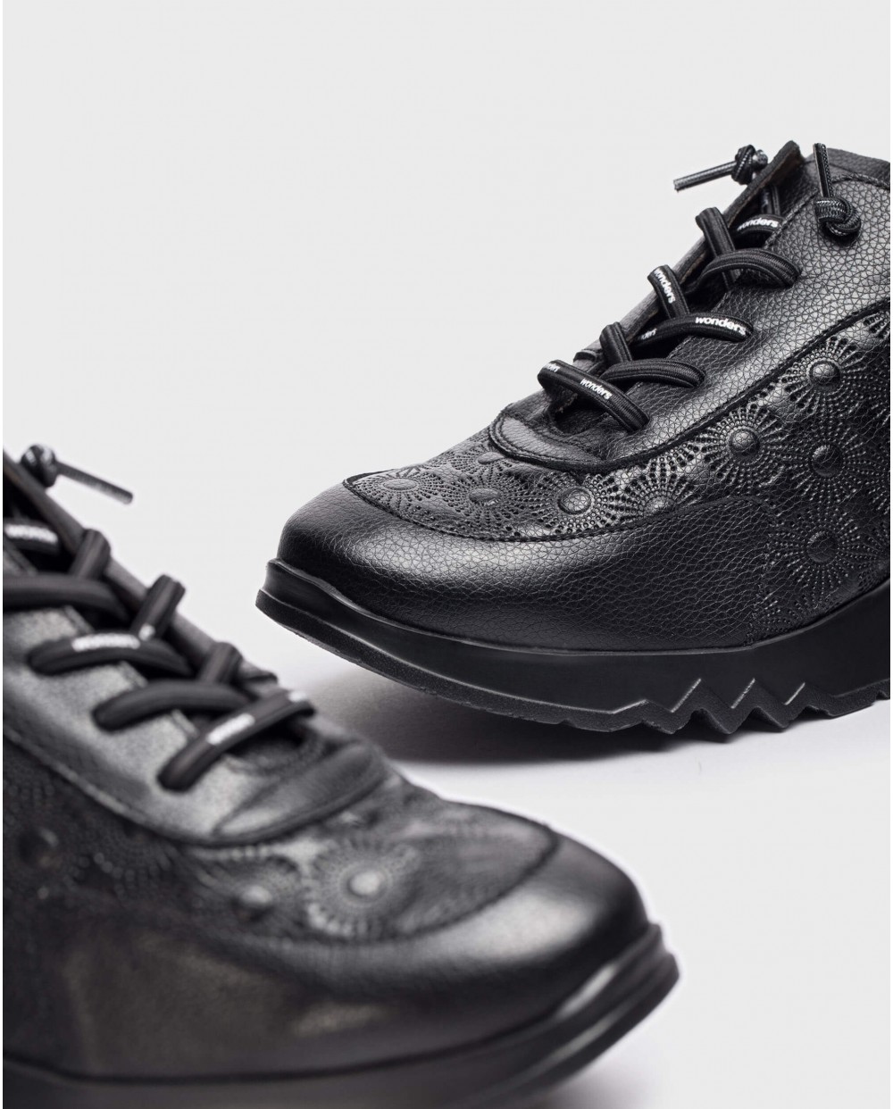 Wonders-Final season-Black ELEVEN sneaker