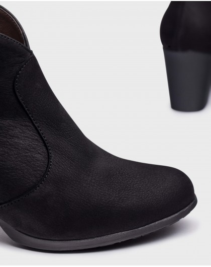 Wonders-Boots-Black V-cut ankle boot