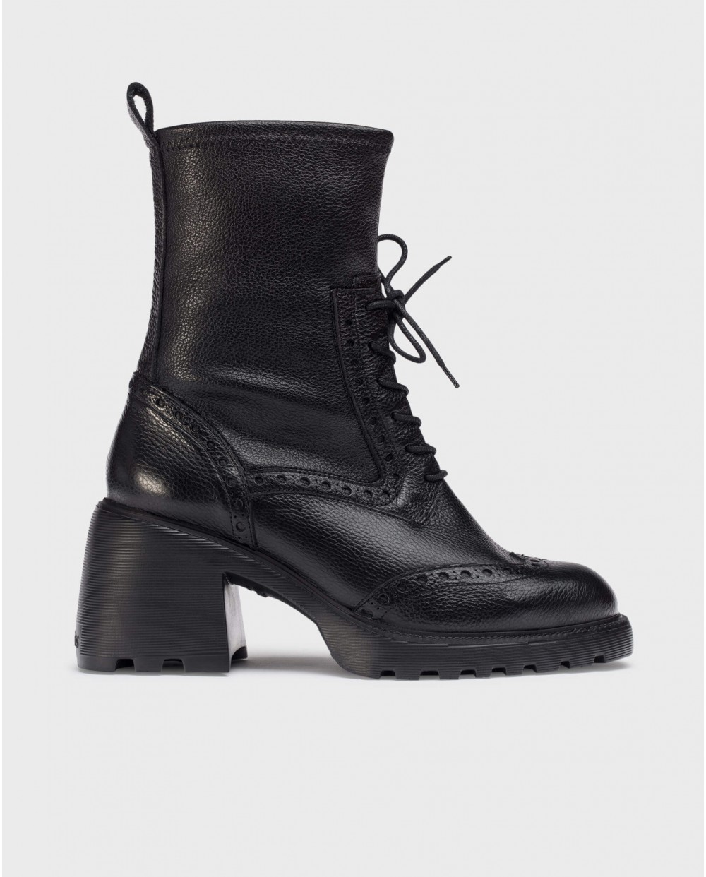 Black VENECIA ankle boots