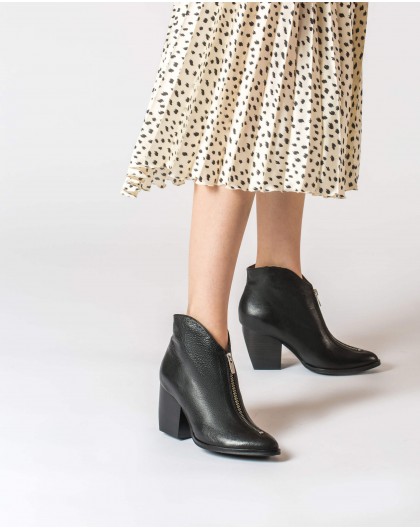 Wonders-Ankle Boots-Cowboy style ankle boot with zip