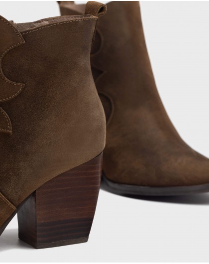 Cowboy ankle boot