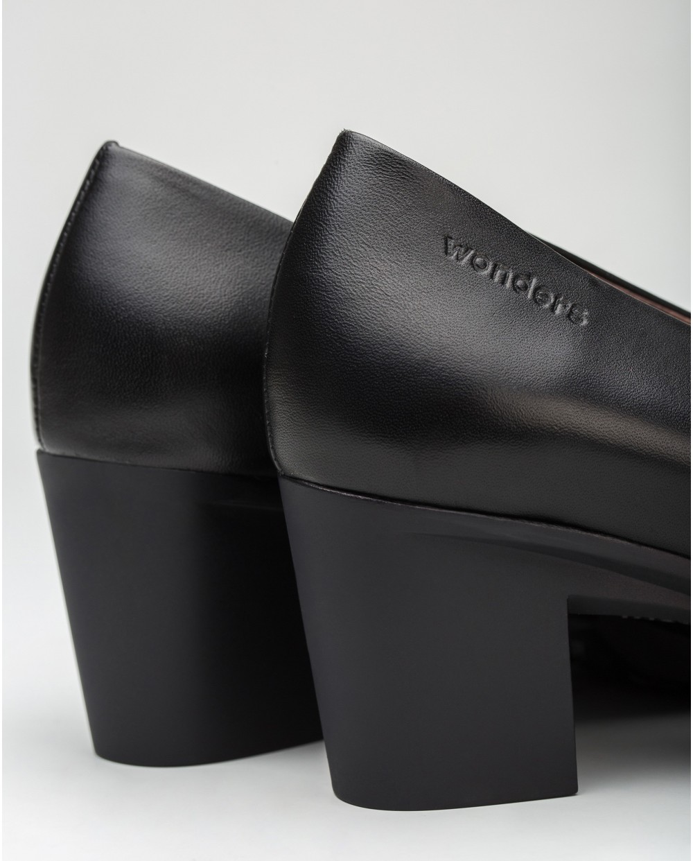 Wonders-Heels-Black Grace Shoe