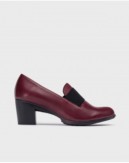 Burgundy elastic shoes