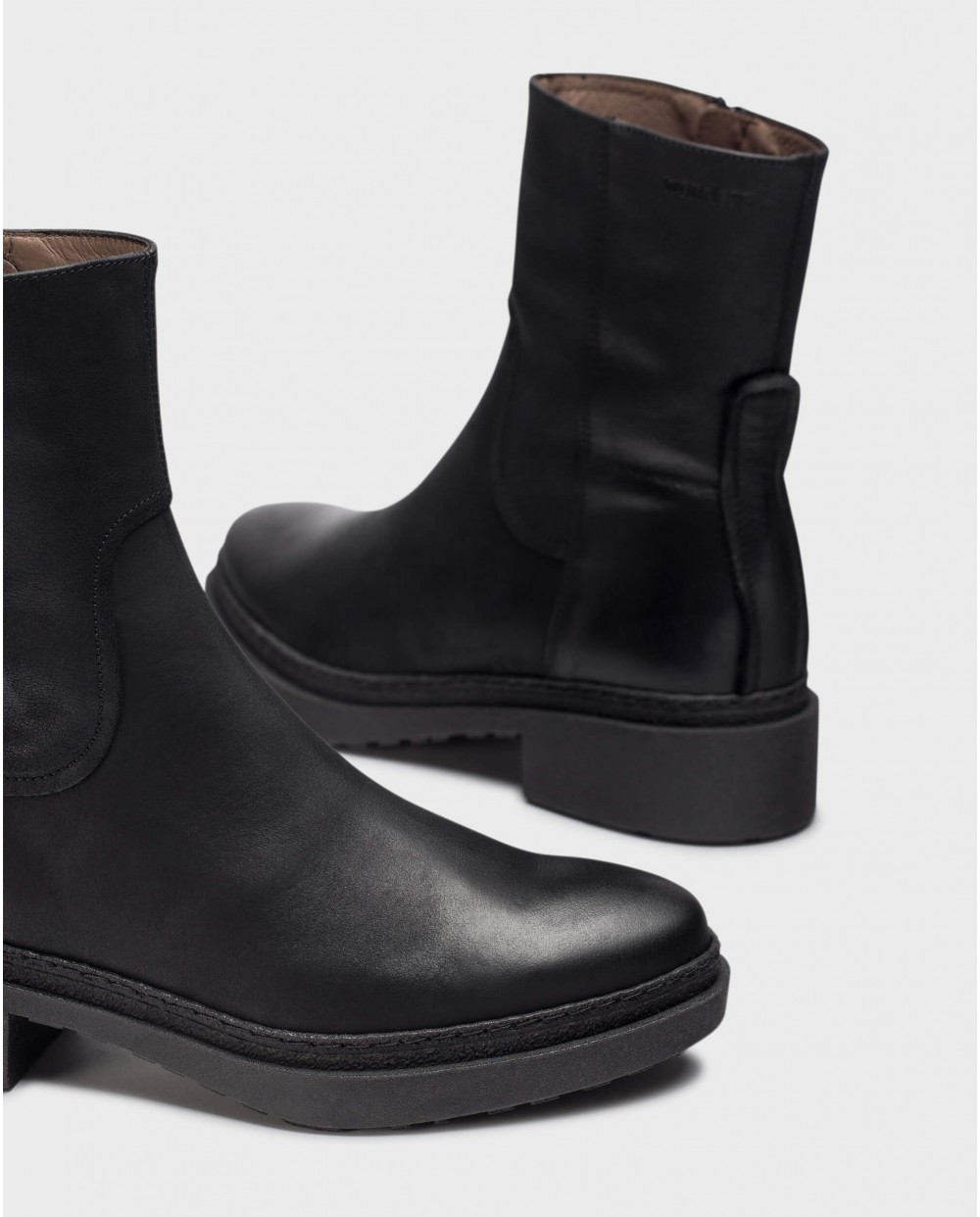 Black BRAN Annkle boots