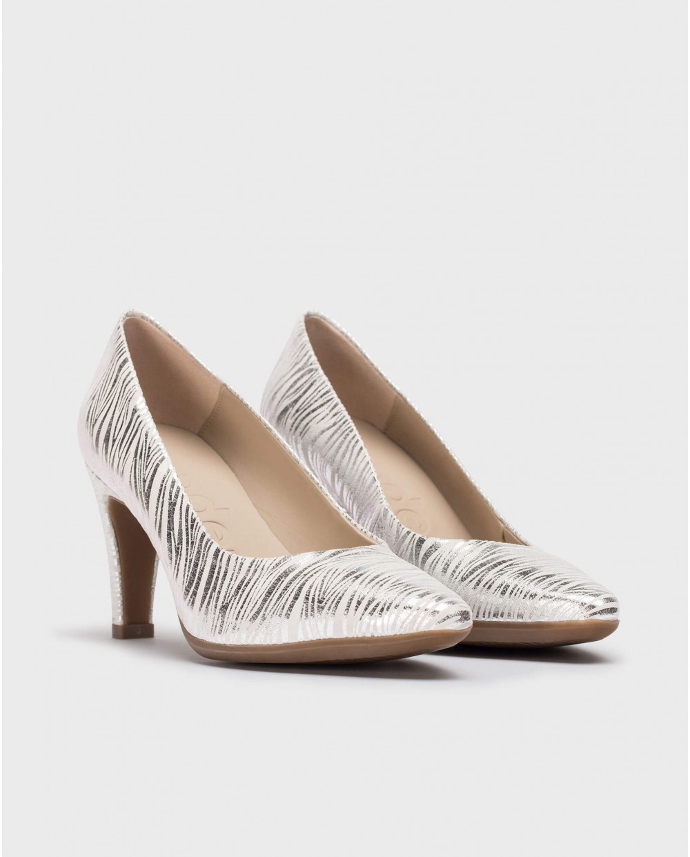 White Shoe Pump