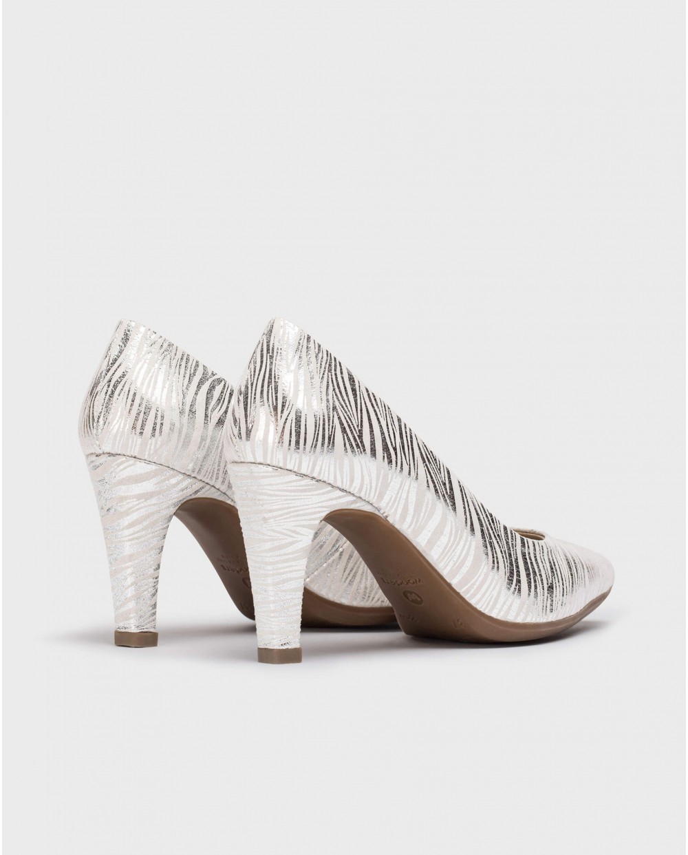 White Shoe Pump